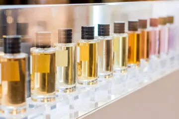 بهترین عطر های گرمی 2025 | تجربه رایحههای لوکس و ماندگار